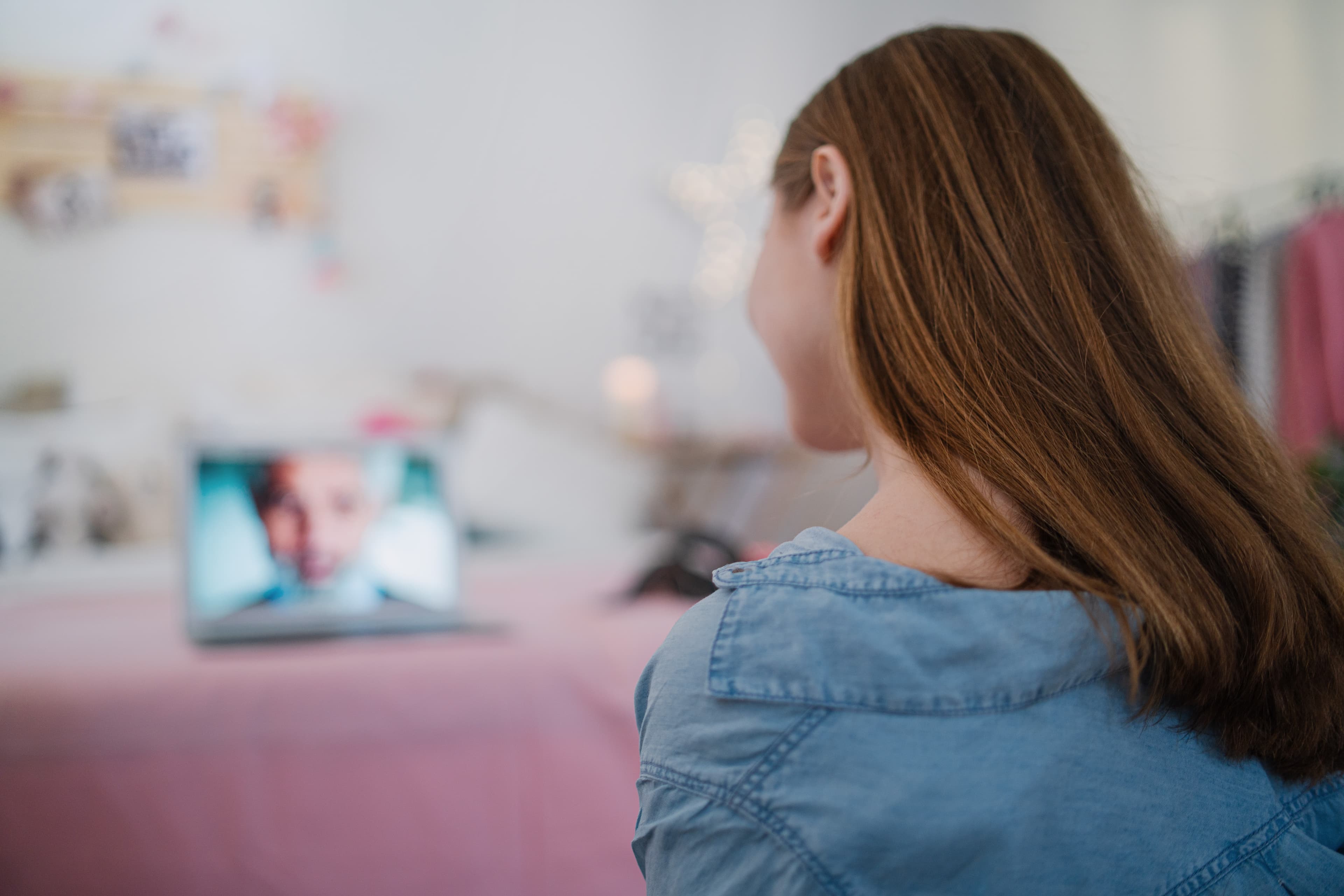 How Predators Use Roblox and Snapchat to Target Children